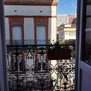 https://la-casa-de-las-flores.midi-pyreneeshotels.com